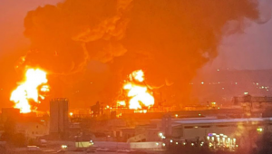 Bombardeio a depósito de gasolina na Rússia