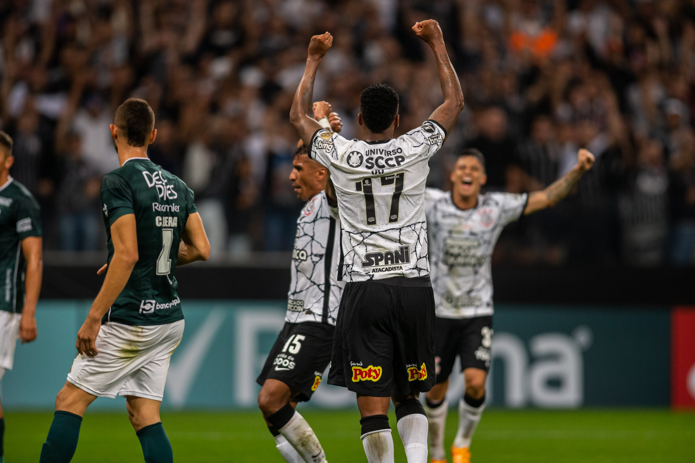 Com time reserva, Corinthians busca empate contra a Portuguesa-RJ