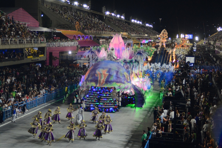 Resultado do Carnaval do Rio confirma força das religiões de