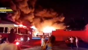 Incêndio em galpão próximo ao Aeroporto de Guarulhos pode ter sido causado por balão,