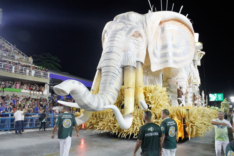 Carro alegórico de elefante, que trouxe problemas para a Mocidade de Padre Miguel