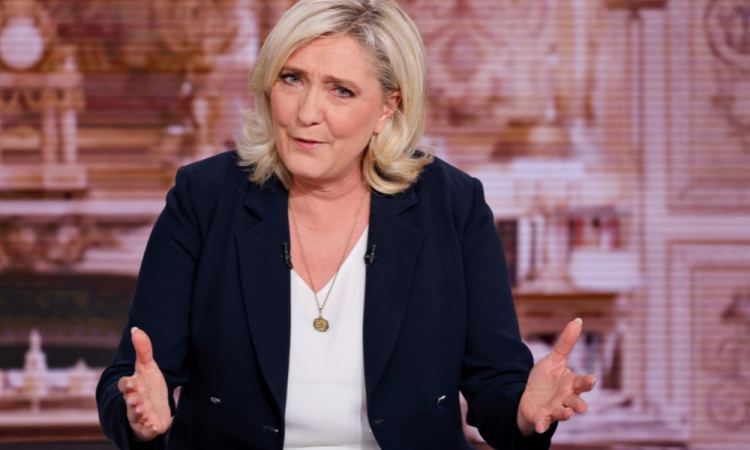 Marine Le Pen pede ‘maioria absoluta’ para que extrema direita consiga a maioria absoluta na Assembleia Nacional