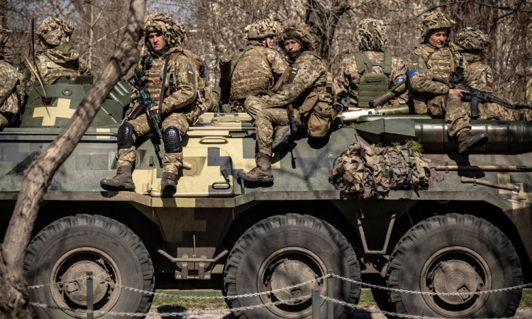 militares ucranianos