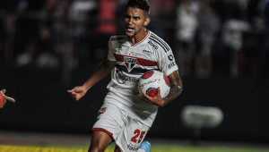 Rodrigo Nestor celebra gol marcado na vitória do São Paulo diante do São Bernardo