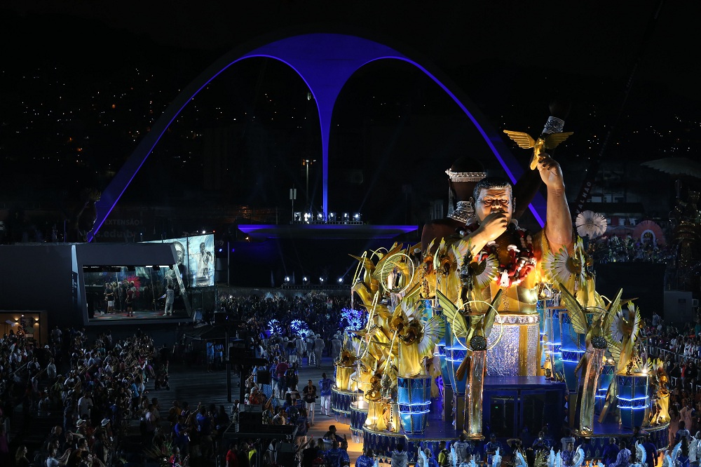 Desfile de escola de samba na Sapucaí, o sambódromo do Rio de Janeiro