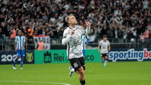 Róger Guedes marcou três vezes na vitória do Corinthians sobre o Avaí, pelo Campeonato Brasileiro