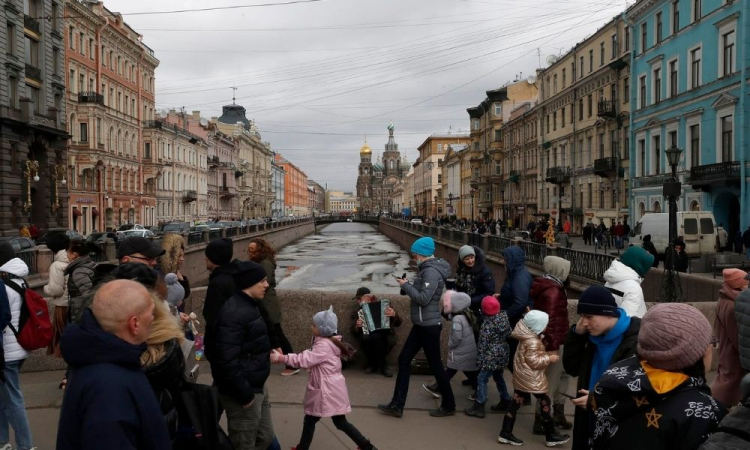 russos se aproximam de putin