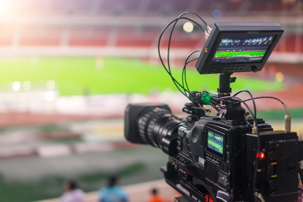 Câmera de vídeo gravação de um jogo de futebol