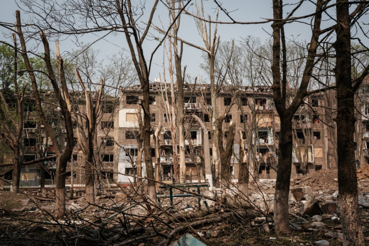 Apartamentos danificados pelo impacto de uma explosão de míssil em Kramatorsk, leste da Ucrânia, em 5 de maio de 2022