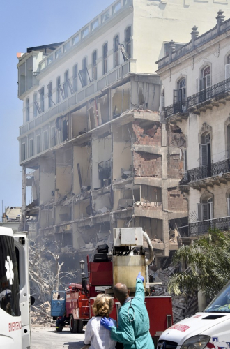 Hotel Saratoga, em Havana, ficou destruído após explosão