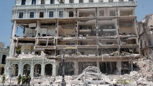 Hotel Saratoga, em Havana, ficou destruído após explosão