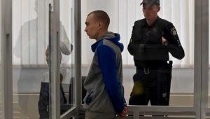 Ucrânia condena primeiro soldado russo julgado por crimes de guerra à prisão perpétua