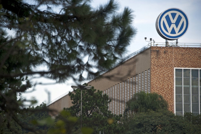 Símbolo da Volkswagen sobre fábrica da empresa em São Bernardo do Campo (SP)