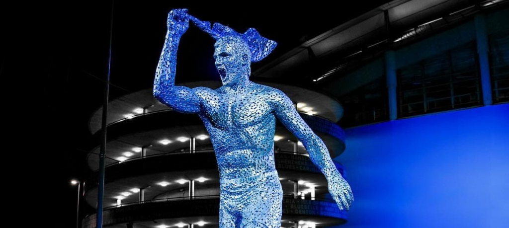 Sergio Aguero foi homenageado com uma estátua pelo Manchester City