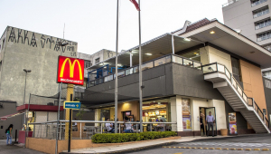 Funcionário do McDonald's é baleado após discutir com cliente no Rio de Janeiro