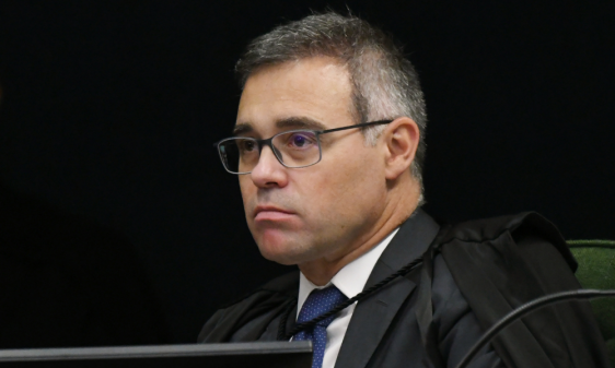 André Mendonça pede vista e suspende 20 julgamentos de Moraes que miram Bolsonaro