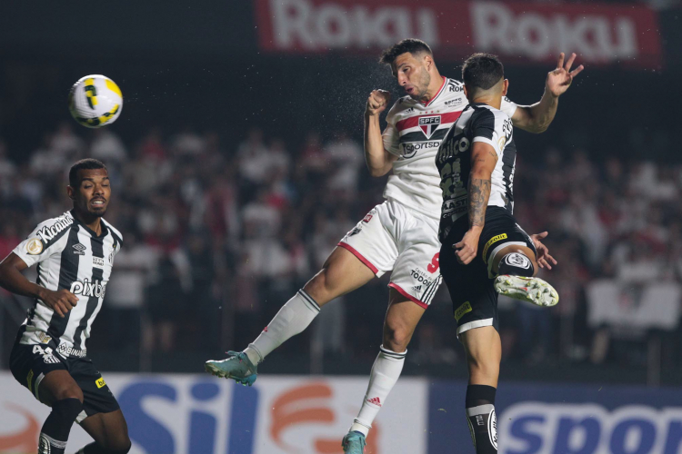 Calleri marcou na vitória do São Paulo sobre o Santos
