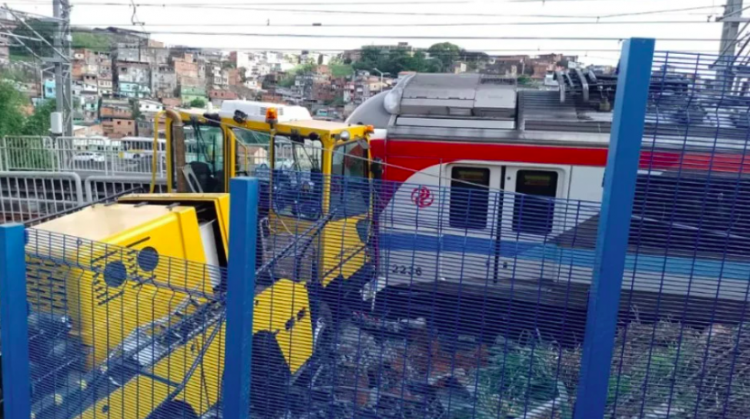 Trem do metrô bate em caminhão, tomba e deixa 6 feridos em Salvador 3 captura de tela 2022 05 31 a%CC%80s 14.24.34