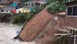 casa desaba em recife