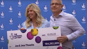 casal britânico ganha maior prêmio da loteria