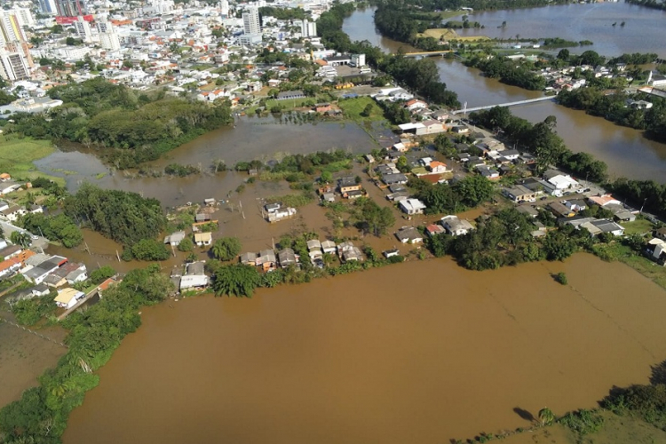 Cidade catarinense alagada após passagem de ciclone