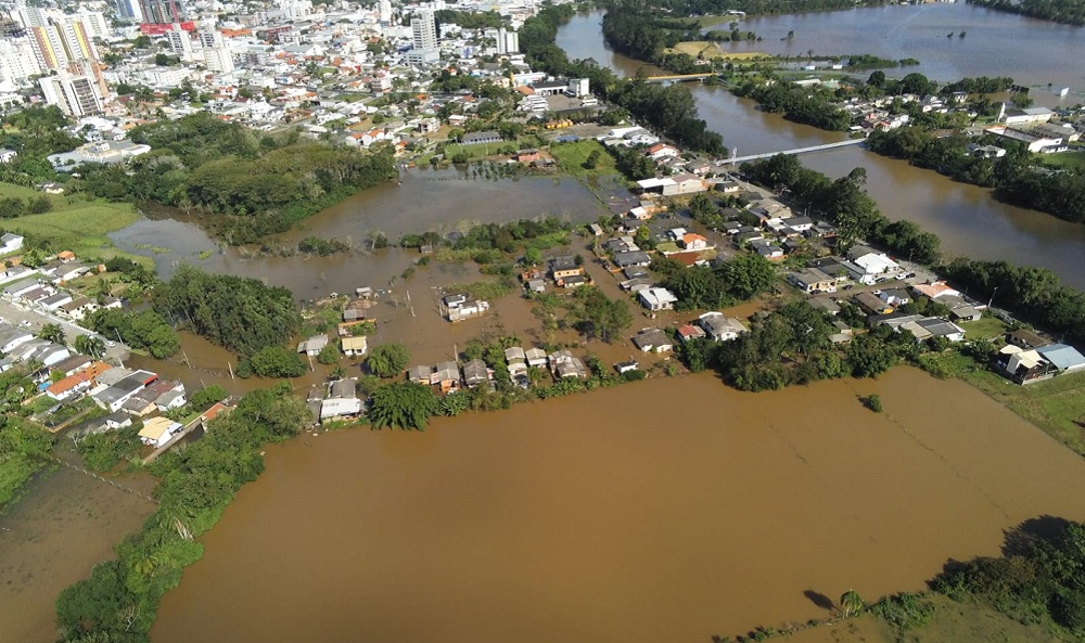 Cidade catarinense alagada após passagem de ciclone