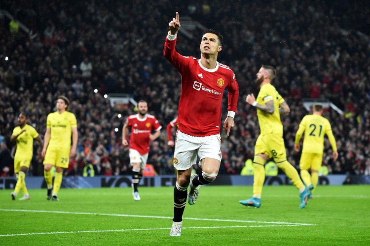 Cristiano Ronaldo comemorando durante vitória do Manchester United sobre o Brentford