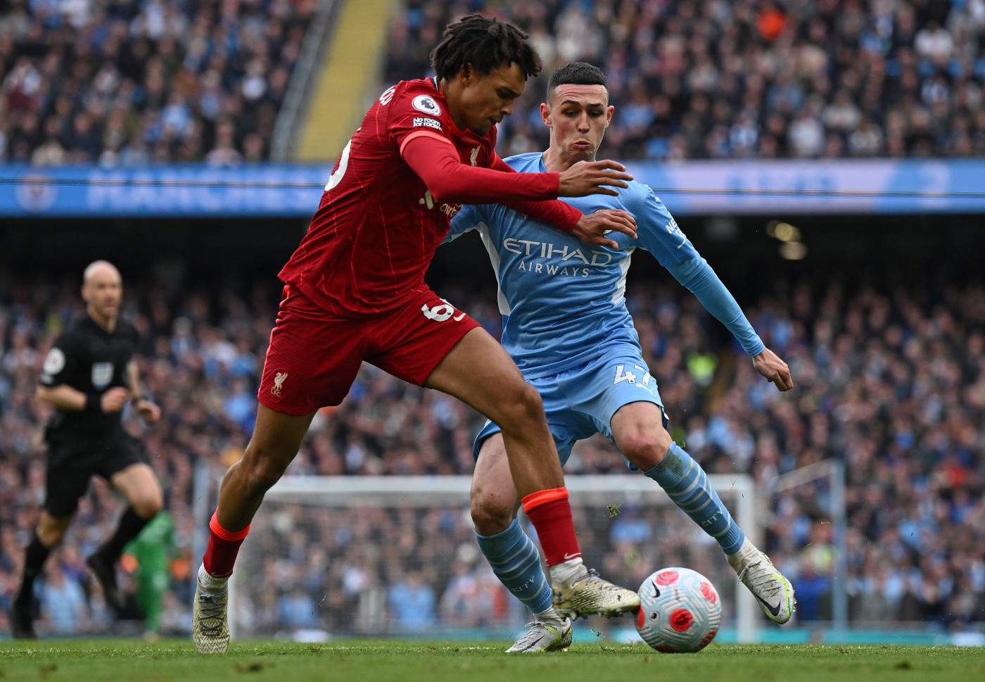 City não aproveita vantagem e cede empate ao Liverpool, mas continua líder  do Inglês - Gazeta Esportiva