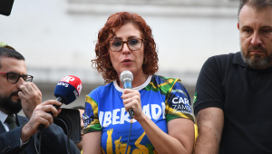 Carla Zambelli fala durante ato na Avenida Paulista