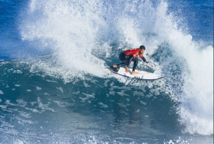 Surfista Italo Ferreira se beneficia com queda de Gabriel Medina e vai ao Finals, enquanto Tatiana avança