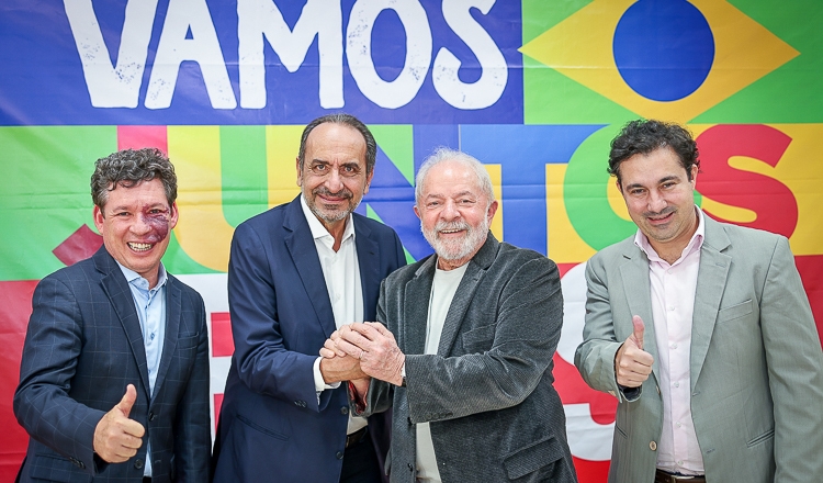 O ex-presidente Lula, o ex-prefeito Alexandre Kalil (PSD), o presidente do PT-MG, Cristiano Silveira, e o líder do PT na Câmara, Reginaldo Lopes