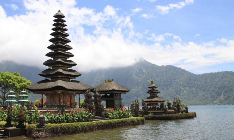 templo Lago - indonésia