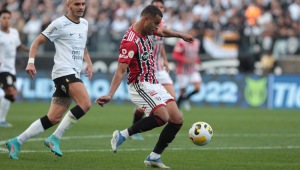 Alisson, do São Paulo, durante partida contra o Corinthians