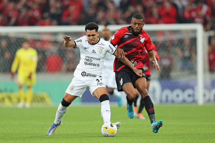 Em jogo quente, Corinthians cede empate ao Athletico-PR no Brasileiro 7 des20220615042