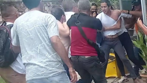 Juan Gauidó é expulso de restaurante por apoiadores de Nicolás Maduro