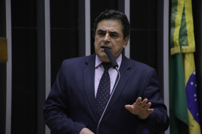 Deputado discursa na Câmara