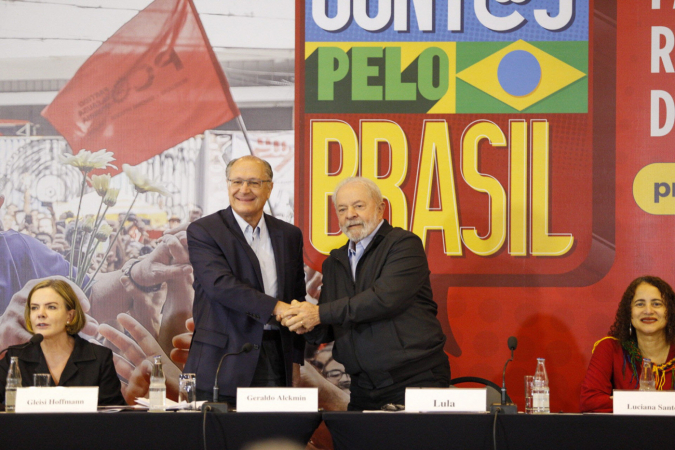 Geraldo Alckmin e Luiz Inácio Lula da Silva em evento de lançamento de plataforma colaborativa para construção do plano de governo da chapa eleitoral
