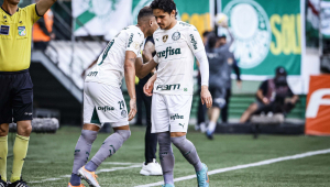 Raphael Veiga precisou ser substituído no duelo entre Palmeiras e Atlético-MG, pelo Brasileirão