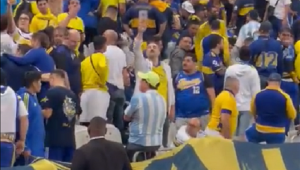Torcedor do Boca Juniors fazendo saudação nazista durante jogo contra o Corinthians