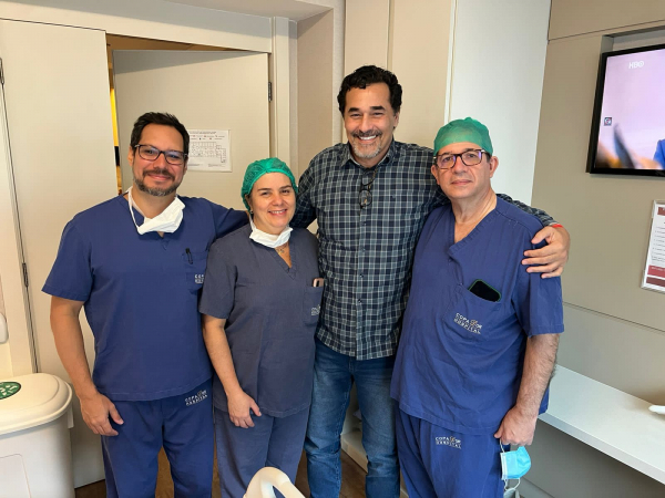 Luciano Szafir com equipe médica de hospital