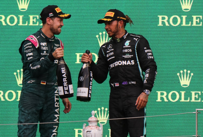 Lewis Hamilton e Sebastian Vettel em pódio na Fórmula 1