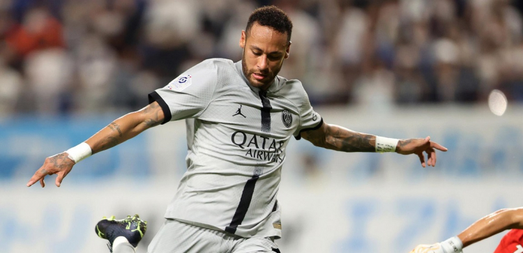 Neymar durante partida amistosa do PSG contra o Gamba Osaka, no Japão