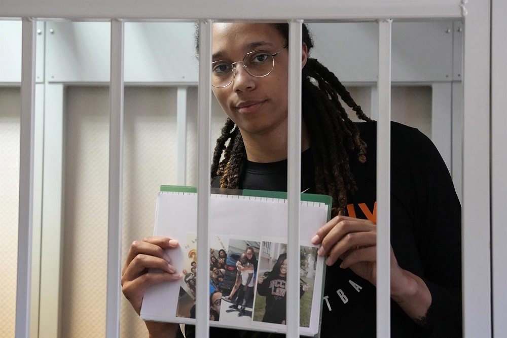 Estrela do basquete, Brittney Griner é sentenciada a 9 anos de prisão na Rússia por tráfico de drogas