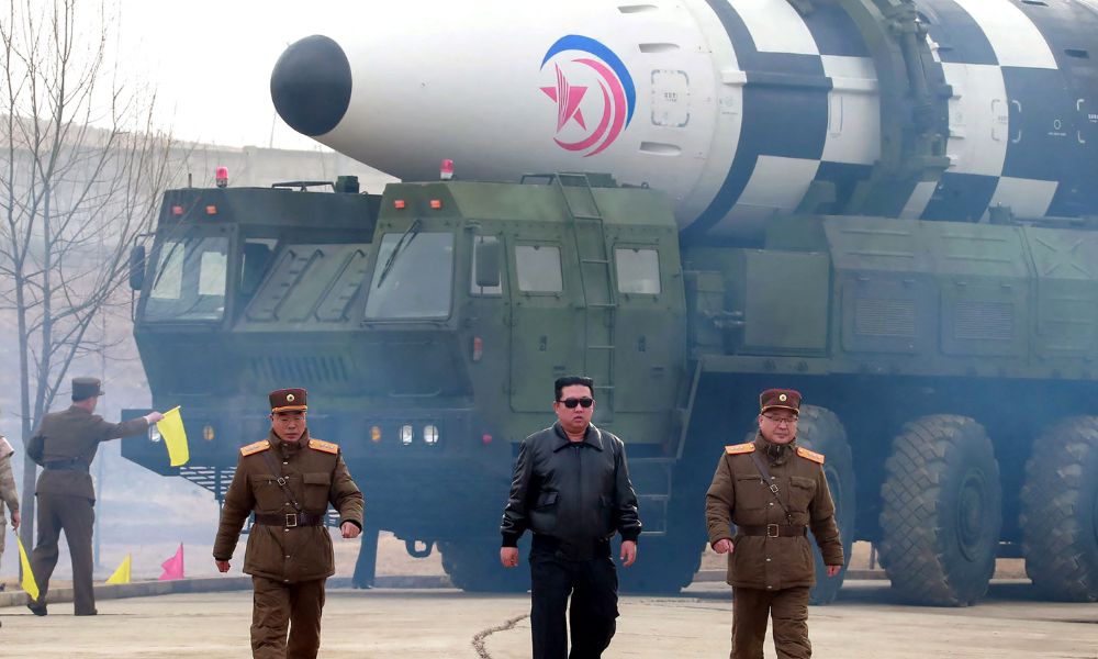 Coreia do Norte dispara míssil balístico com potencial para atingir EUA