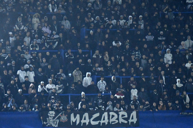 Torcedores do Corinthians em La Bombonera, durante partida diante do Boca Juniors, pela Libertadore