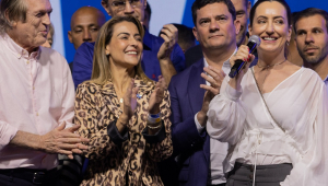Da esquerda para direita, Luciano Bivar, Soraya Troniche, Sergio Moro e Rosângela Moro na convenção do União Brasil