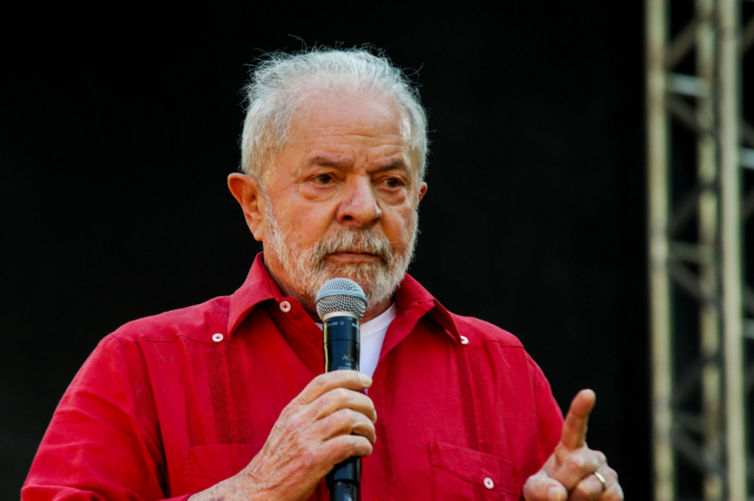 Lula speaking at an event in Diadema