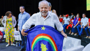 Em ato com vaias a aliado no Recife, Lula critica reforma trabalhista e defende emprego formal
