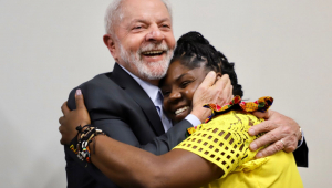 Lula abraça Francia Márquez