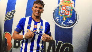 Gabriel Veron foi anunciado como novo reforço do Porto